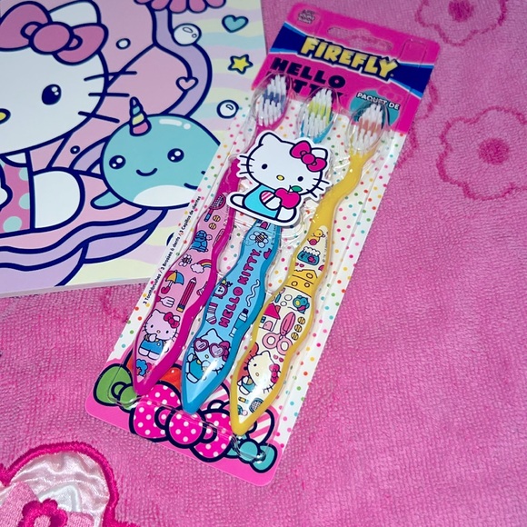 Hello Kitty Coloring book - Picture 3 of 5